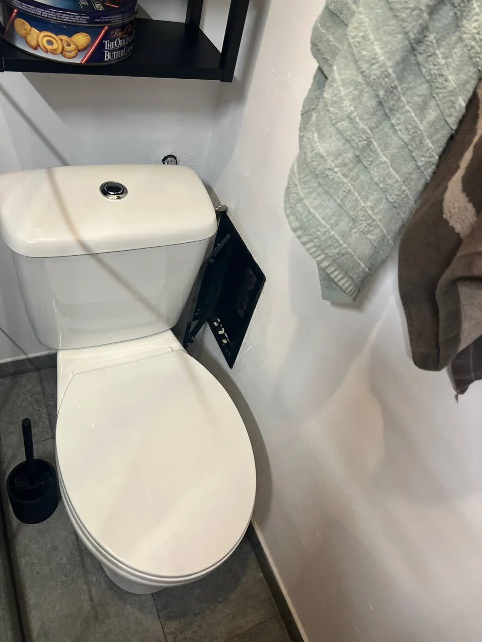 Kompakt WC z klapą serwisową stelaża — DobryHydraulik Bydgoszcz