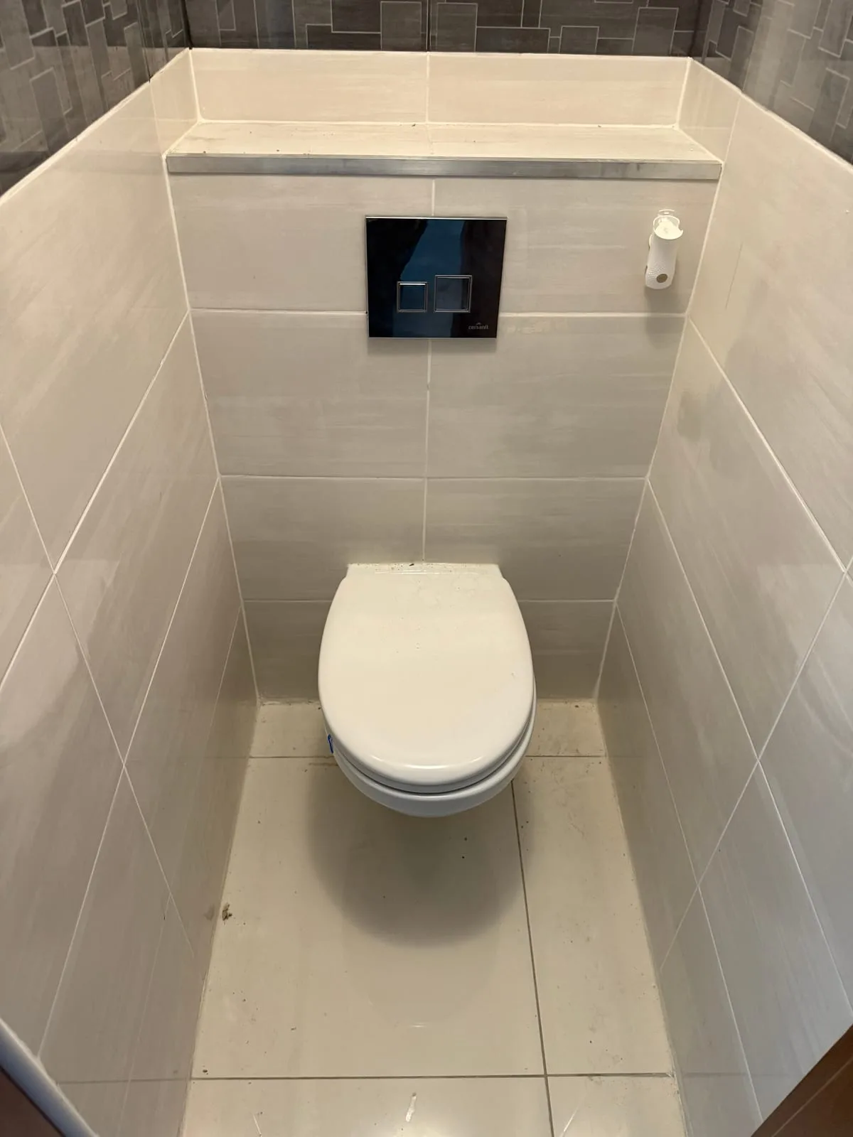 WC podwieszane z czarnym przyciskiem — DobryHydraulik Bydgoszcz