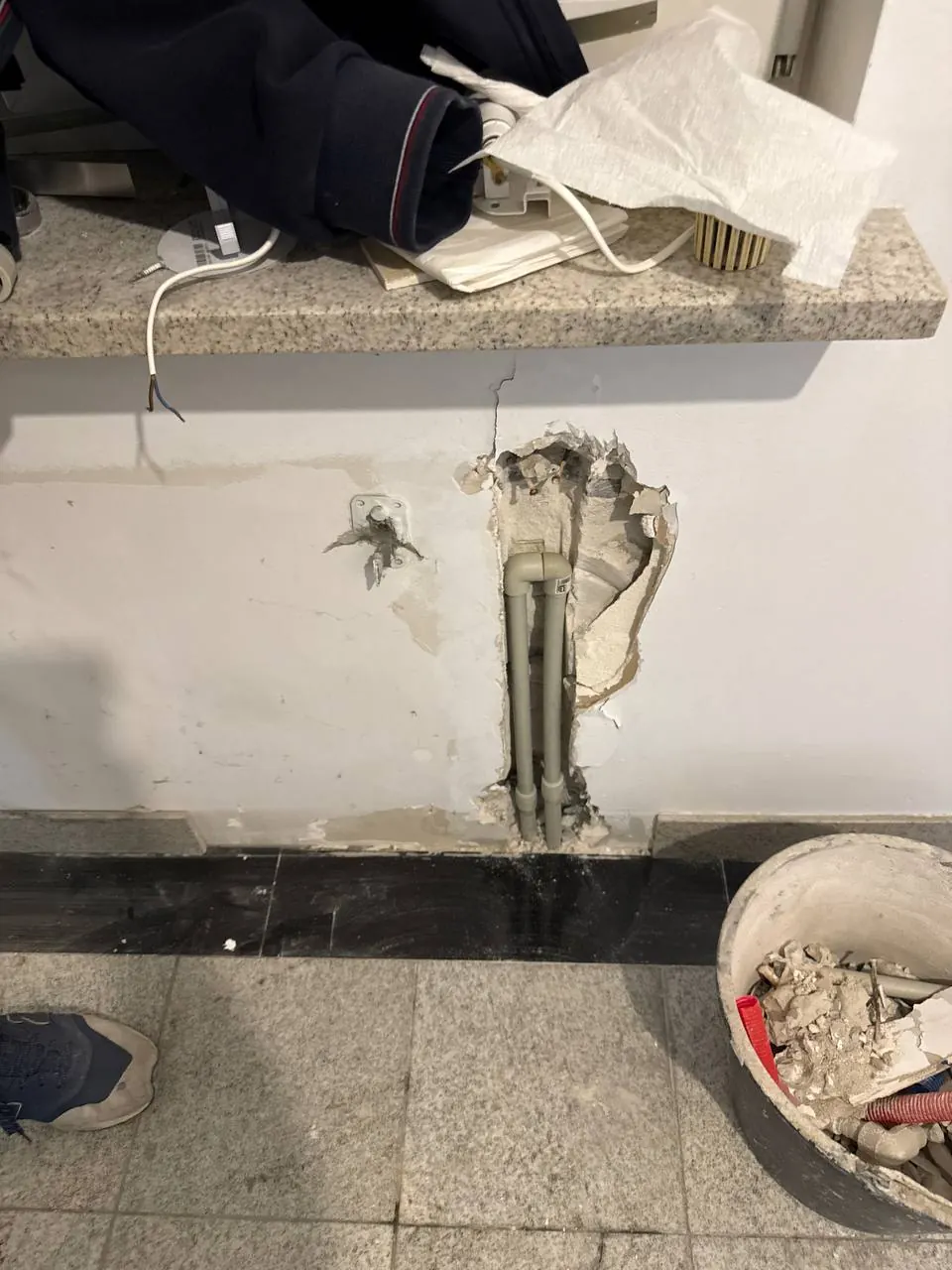 Wykucie ściany przy pionie kanalizacyjnym — DobryHydraulik Bydgoszcz
