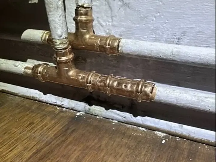 Zgrzewane trójniki miedziane na rurach — DobryHydraulik Bydgoszcz
